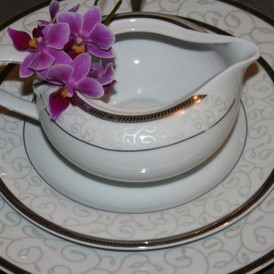 Brigtviee Service de Table en Porcelaine, Service de Vaisselle en  Porcelaine pour 4-8 Personnes, Service de Table Complet avec Assiettes  Plates
