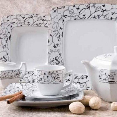 Service vaisselle 42 pièces fleuri en porcelaine allemande